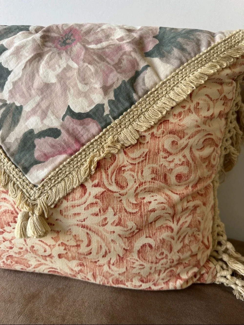 Bundle of two Decorative Floral & Damask Throw Pillow Set in Pink and Cream - Picture 3 of 12